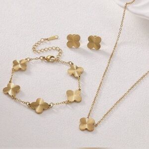 Gold Flower Charm Bracelet
